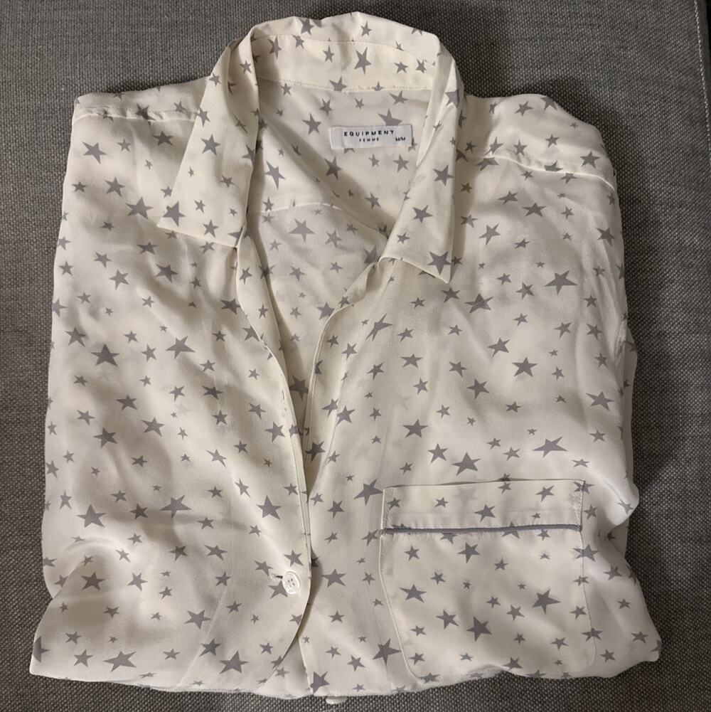 Equipment Slim Signature Silk Shirt, Gray Star Print Size M